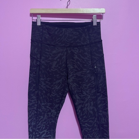 Athleta Leggings‎ Women’s Size Small Black Lynx Rainier Printed Tight Reflective - Picture 5 of 13